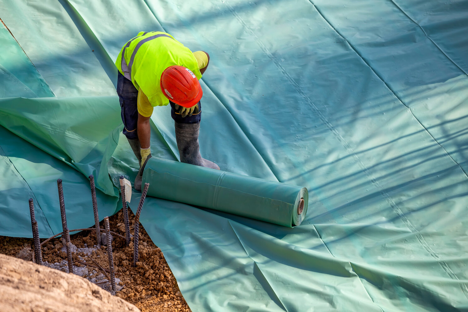 Vapor intrusion mitigation sub-slab ventilation system